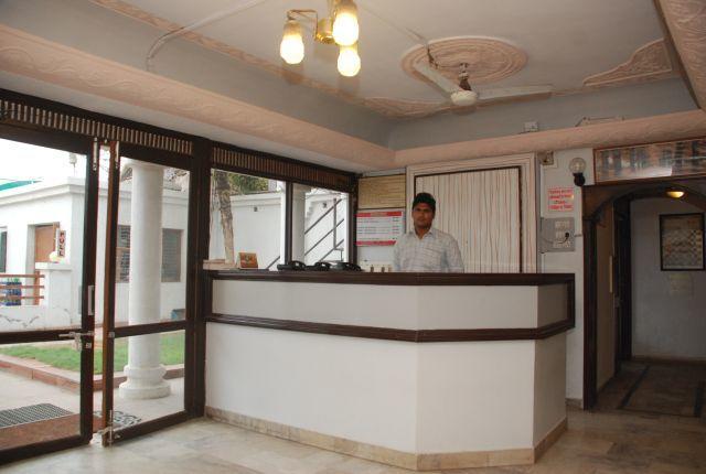 Royal Hotel Ahmedabad Buitenkant foto